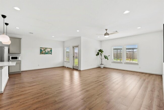 Building Photo - 29627 Ella Larchmont Ct