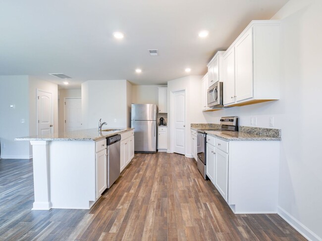 Building Photo - 551 Poppleton Dr