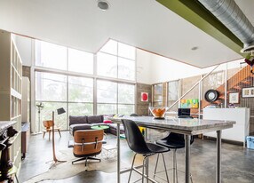 Building Photo - 2448 Riverside Dr