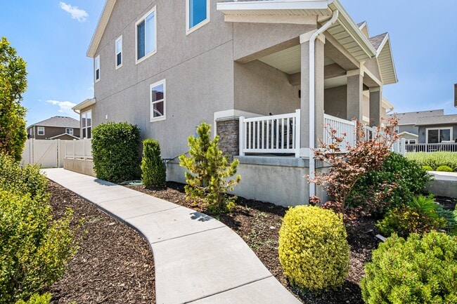 Building Photo - 1203 W Appaloosa Ln