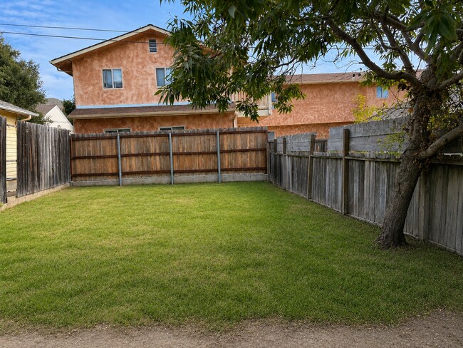 Building Photo - Available 6/25. Large 5 bed house, 5-minute walk to Cal Poly. 0.2 miles to campus, parking includ...