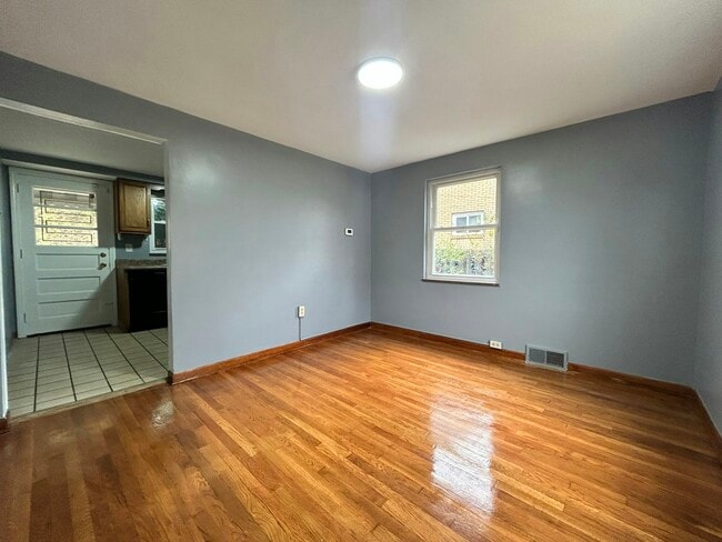 Building Photo - 1718 McNary Blvd