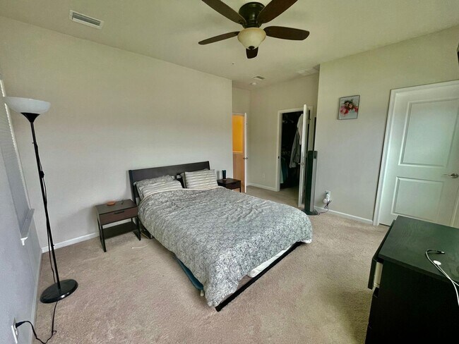 Building Photo - Pittsburgh - 3 Bedroom 2.5 Bathroom - Town...