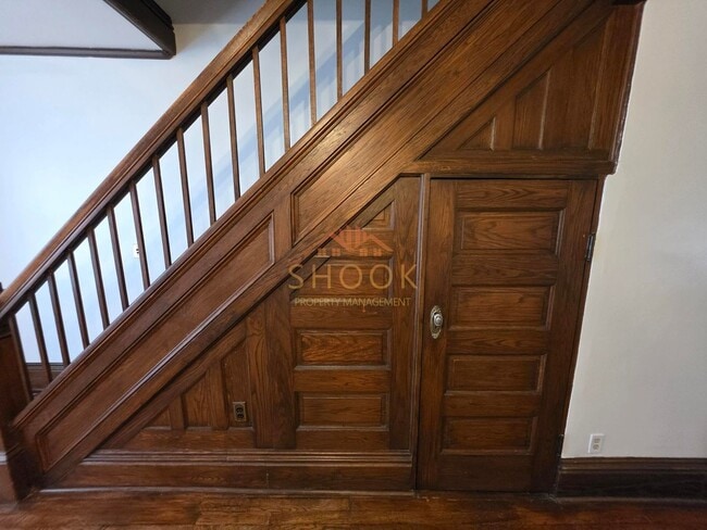 Building Photo - Well-Maintained Historic 4 BR Home Close to Campus! Lawn Mowing Included!