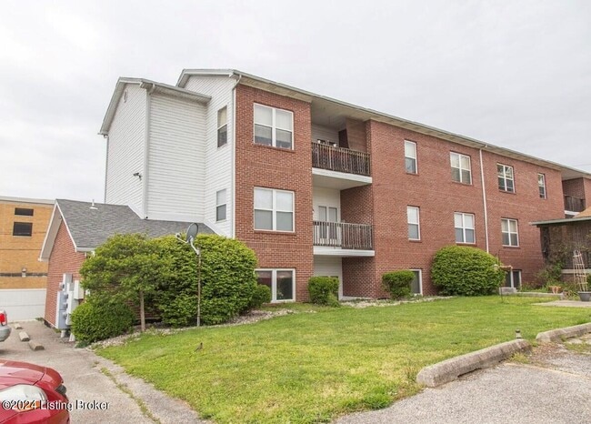 Building Photo - 608 E Spring St