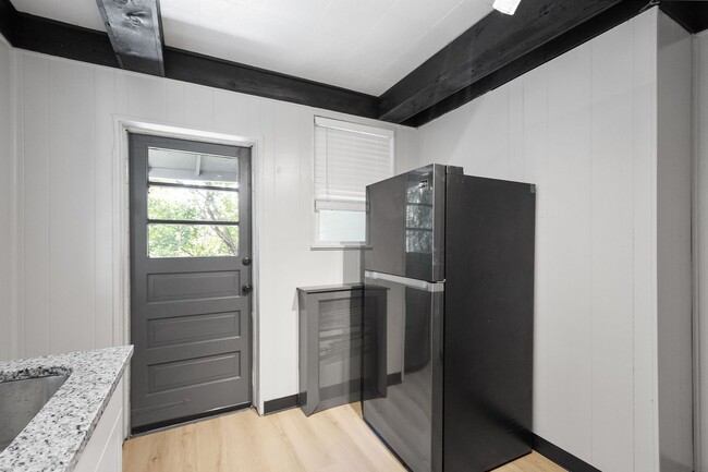 Building Photo - STUNNING 4 BEDROOM IN SHERADEN! SPACIOUS R...