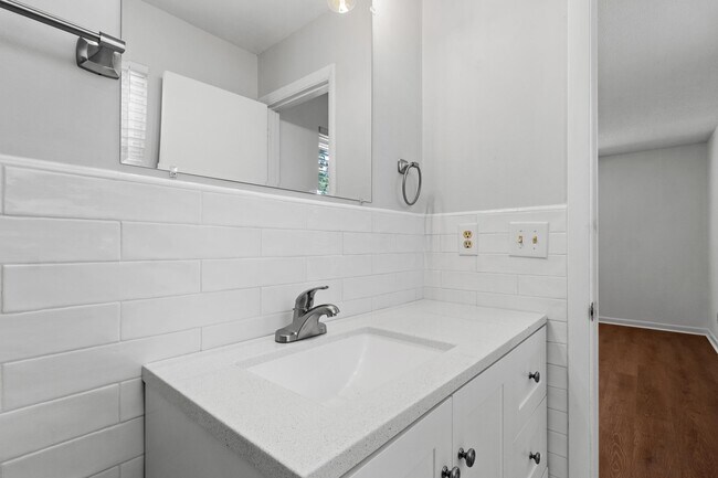 Building Photo - 3108 Briarwood Dr