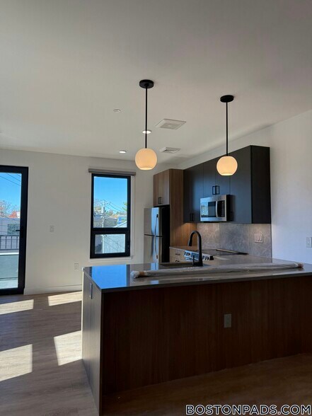 Building Photo - 199 Gardner St