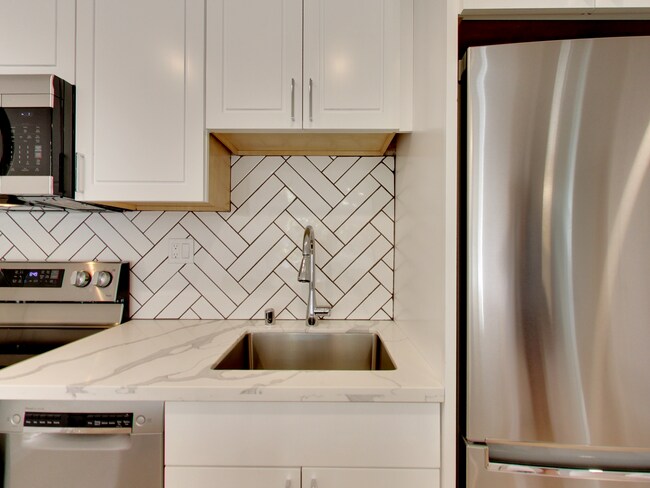 Building Photo - 1504 Newlands Ave