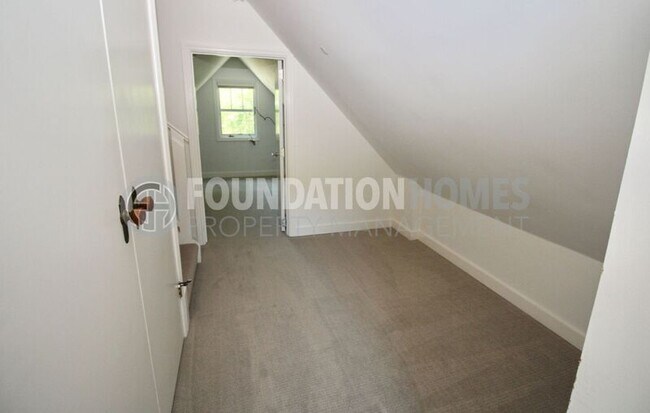 Building Photo - 2022 Fifth Ave