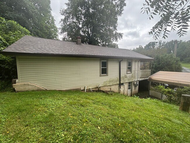 Building Photo - 655 Beatty Rd