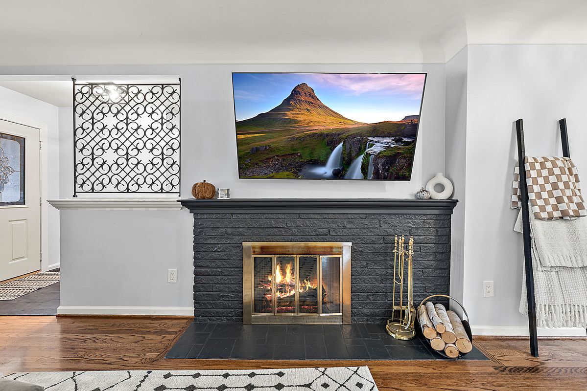 Building Photo - 2432 Hawkins Ave