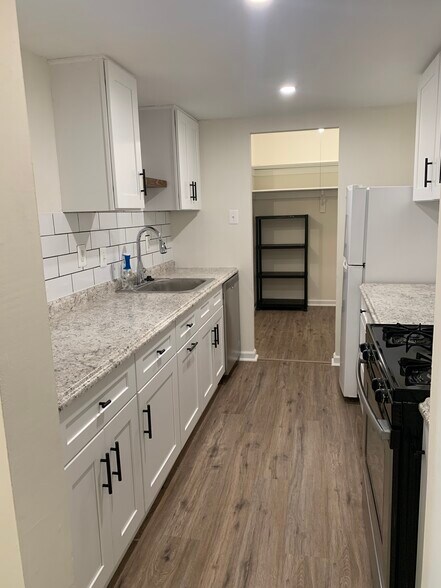 Building Photo - 156 Drummers Ln