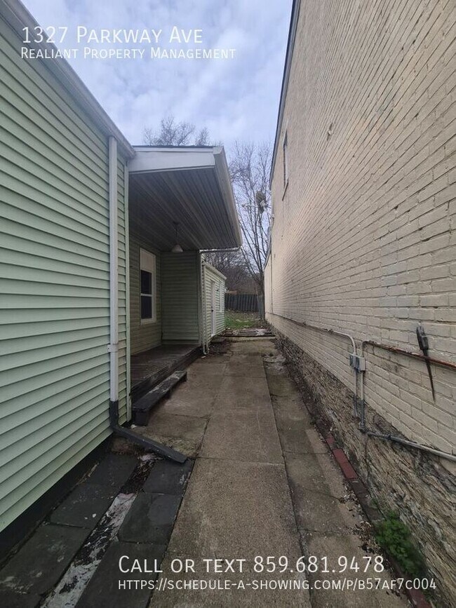 Building Photo - 1327 Parkway Ave