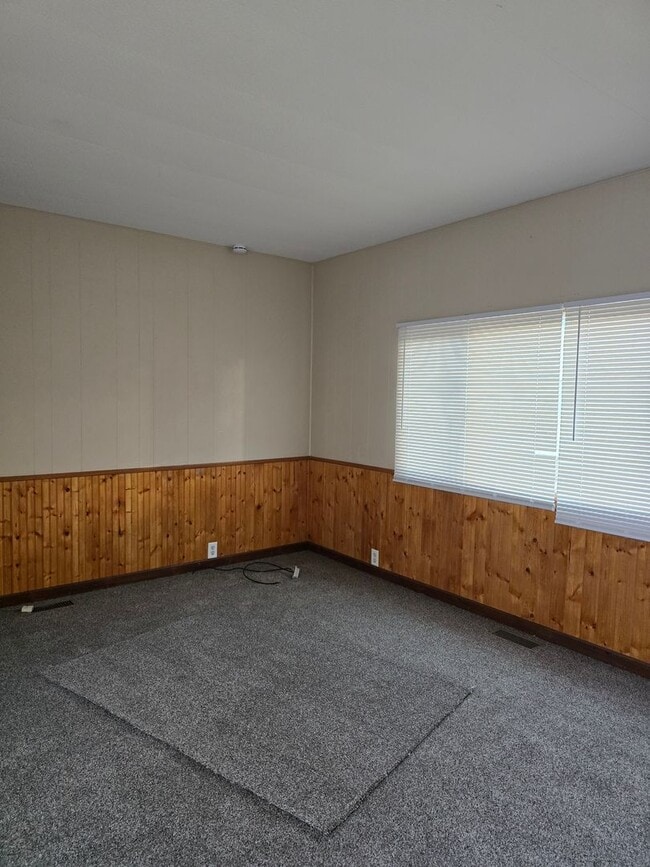 Building Photo - Affordable, Cute, Cozy