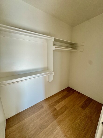 Building Photo - 1115 N Leverett Ave