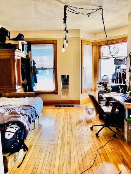 Building Photo - 1804 13th Ave S