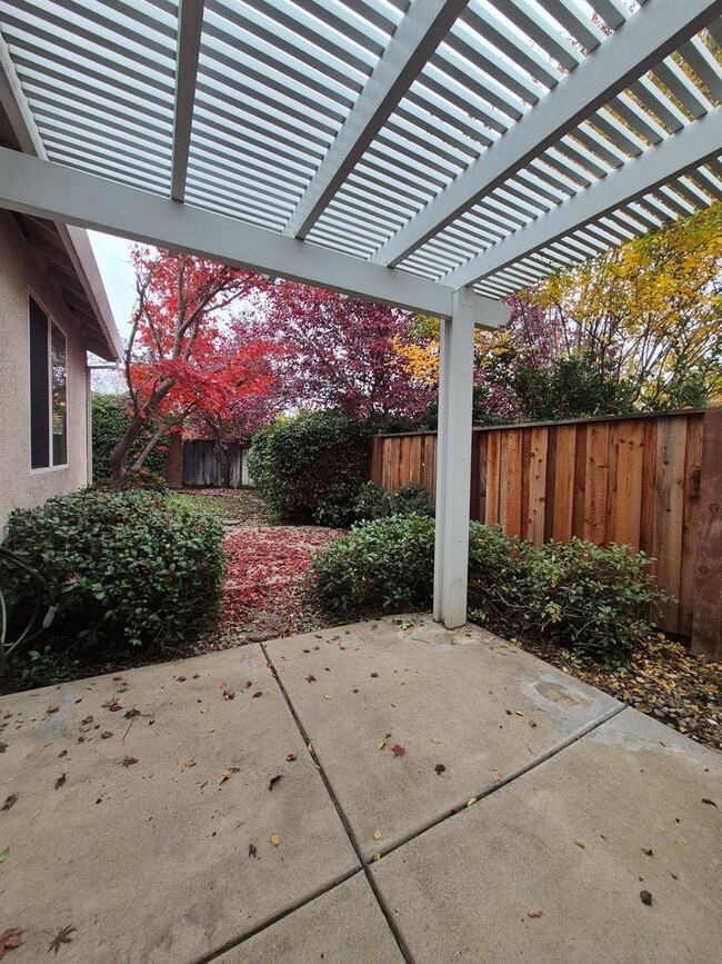 Building Photo - Now Leasing!! 3bd/2ba Gorgeous Single-Story Home Located In Roseville