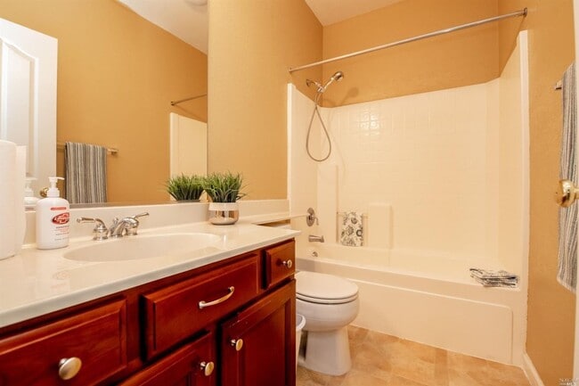 Building Photo - 1600 Hickam Cir