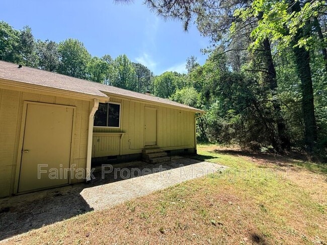 Building Photo - 475 Cedar Lake Rd