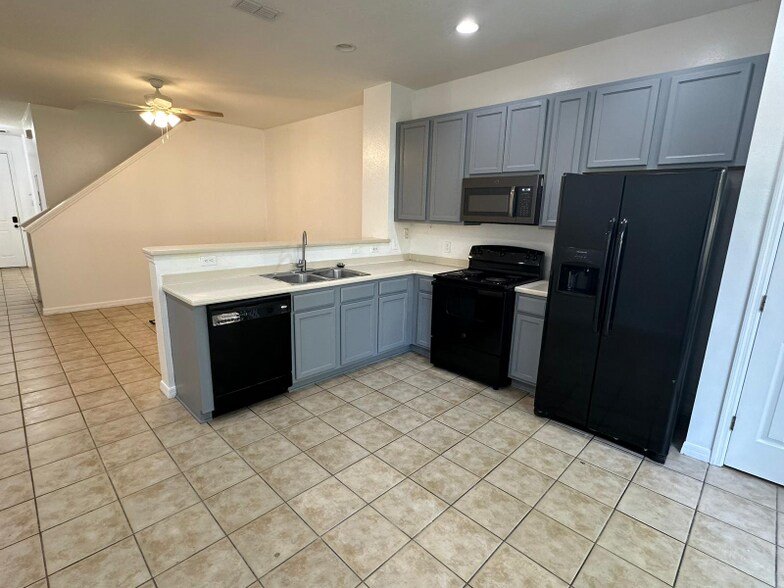 Building Photo - 2674 Mayaguana St