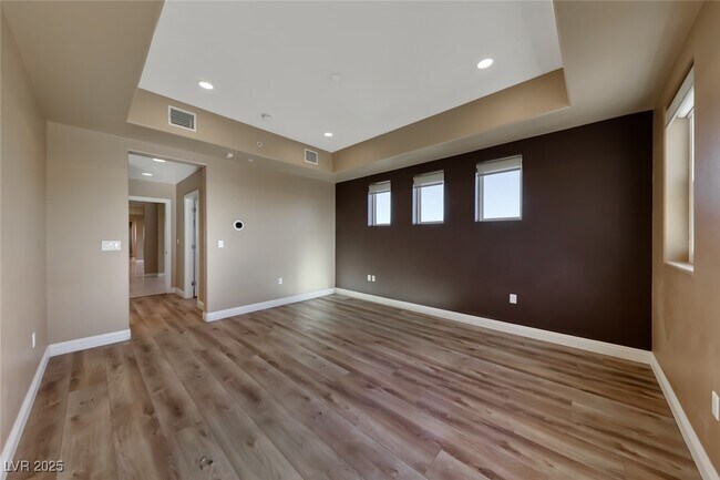 Building Photo - 64 Strada Principale