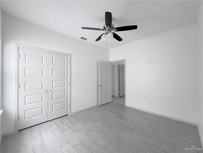 Building Photo - 28 Shavano Dr