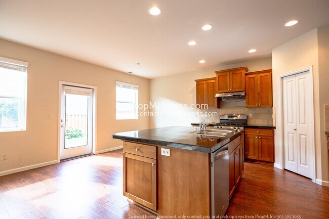 Building Photo - Spacious Four-Bedroom Gem with a Bonus Room to Spark Your Imagination!