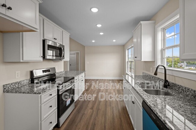 Building Photo - 3005 Longview Court