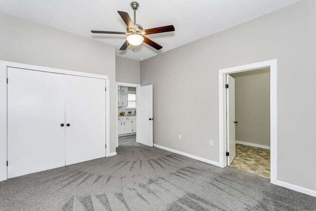 Building Photo - 3 Bedroom 2 bath home with garage in a prime location!