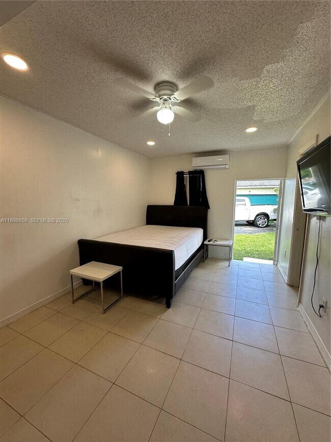 Primary Photo - 11050 NW 28th St