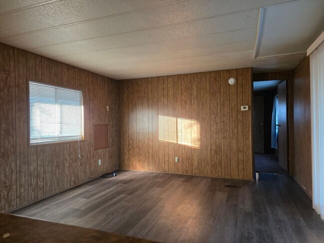 Building Photo - 2 Bedroom/2Bath Mobile home with Arizona Room and Fully Fenced Yard.