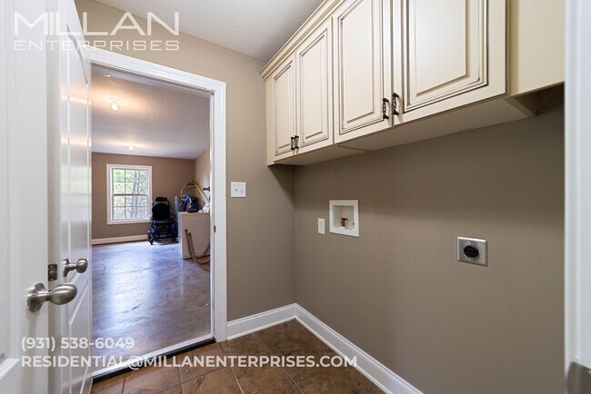 Building Photo - Experience the Best of Country Living with...