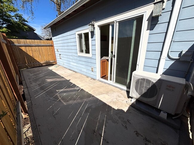 Building Photo - Charming 1-bedroom, 1-bathroom house