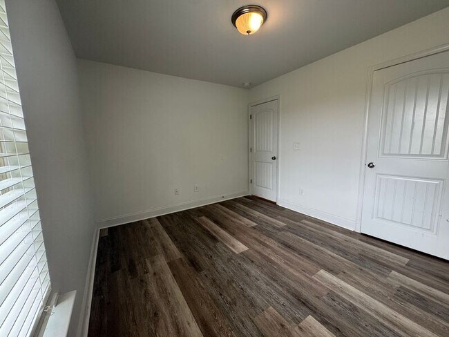 Building Photo - 110 Tybee Dr