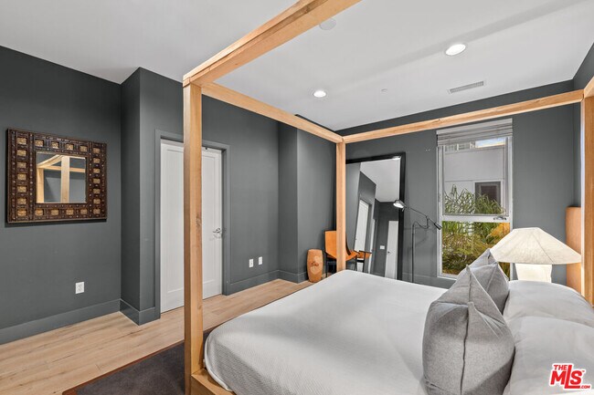 Building Photo - 310 Washington Blvd