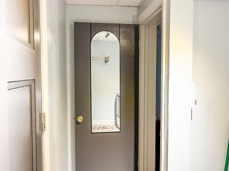 Full length mirror - 2031 Eversong Ln