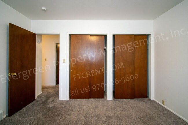 Building Photo - 2420 Poplar Dr