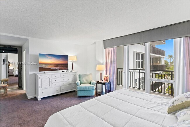 Building Photo - 4280 Galt Ocean Dr