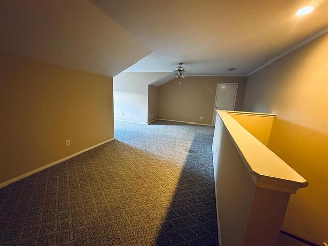 Building Photo - 17014 Sandestine Dr