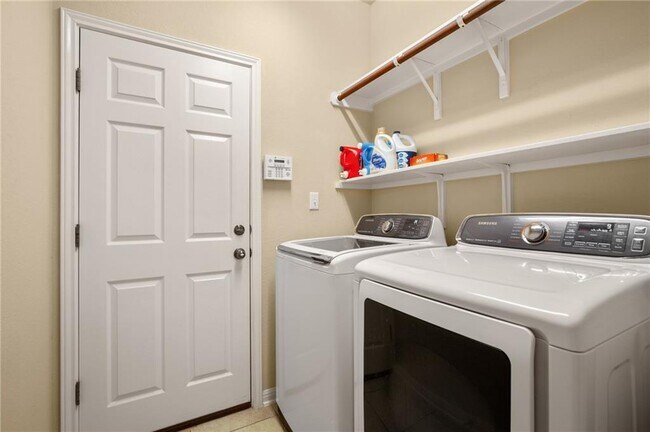 Building Photo - 2820 Garnet Ridge Dr