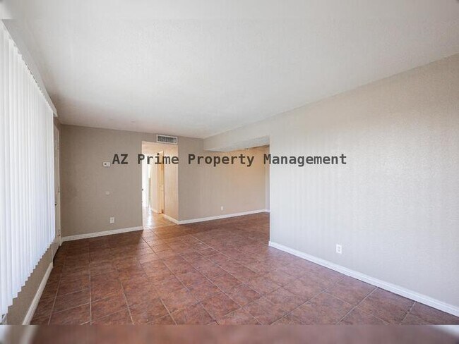 Building Photo - 2411 W Hazelwood St