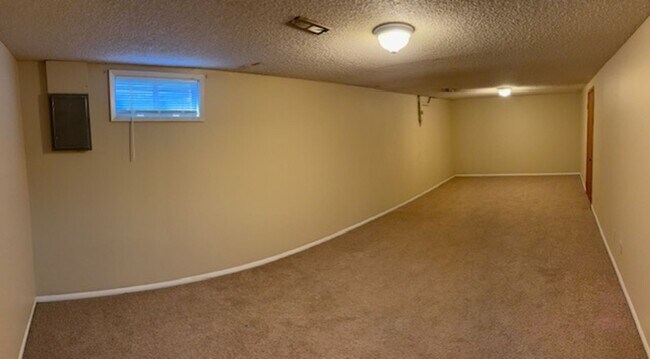 Building Photo - 1322