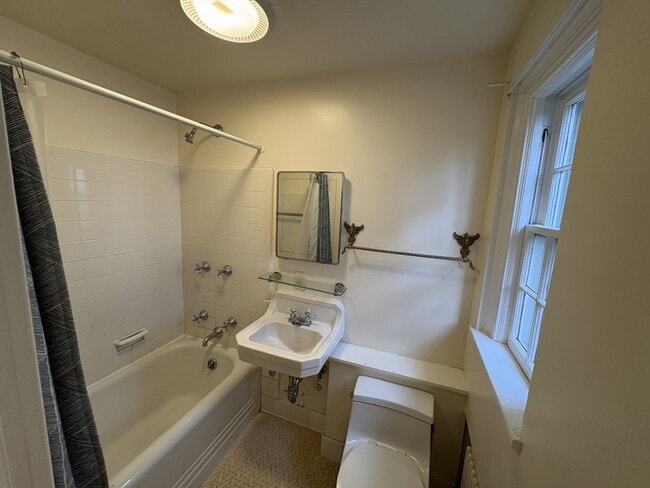 Building Photo - 700 Steamboat Rd