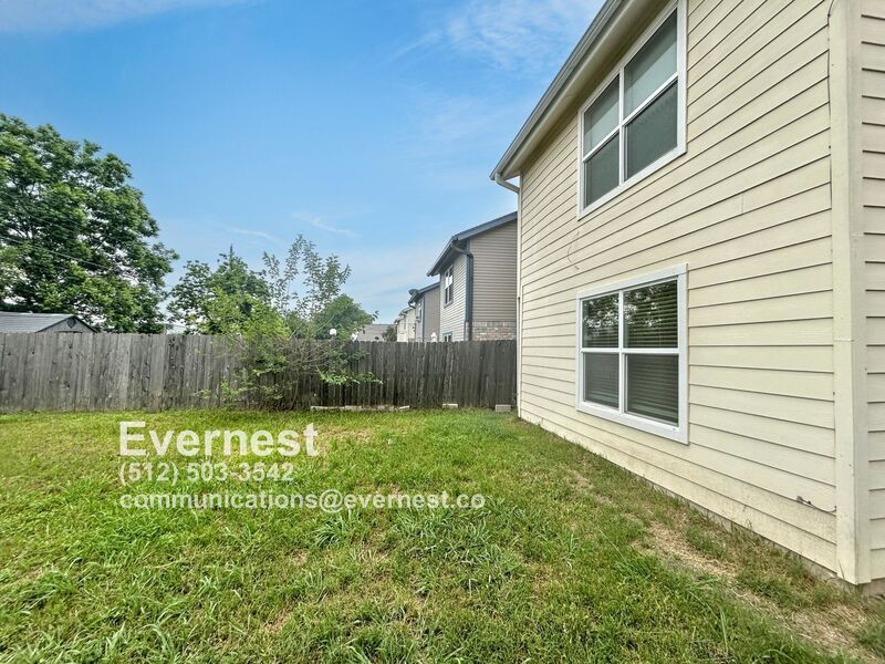 Building Photo - 707 Valley View Dr