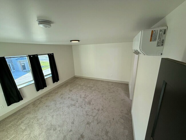 Building Photo - 1615 N Gillis Ln