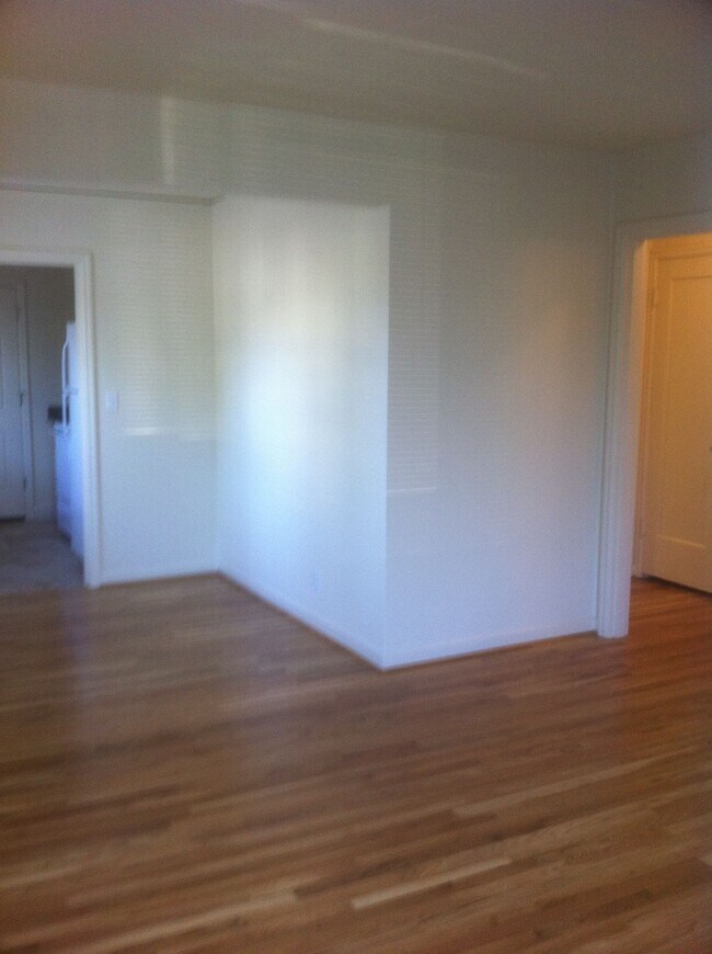 Building Photo - Arbor Lodge Court Greenspace 4-plex Storage Pets Parking
