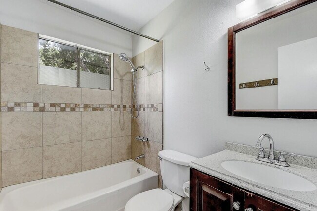 Building Photo - 4806 Russet Hill Dr