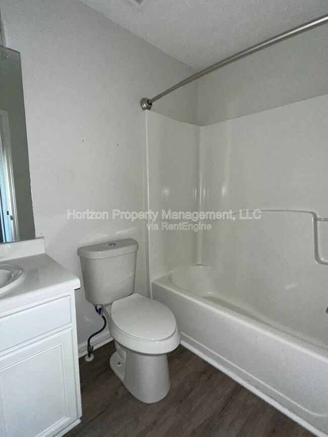 Building Photo - 6461 Topside Ave