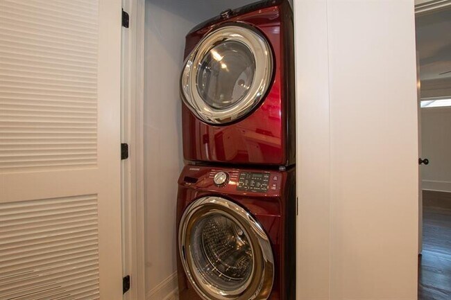 Building Photo - 314 Ashburton Ave SE